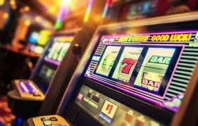 Màn hình Slot Online và bài Baccarat RNG tại hitclu Casino trực tuyến